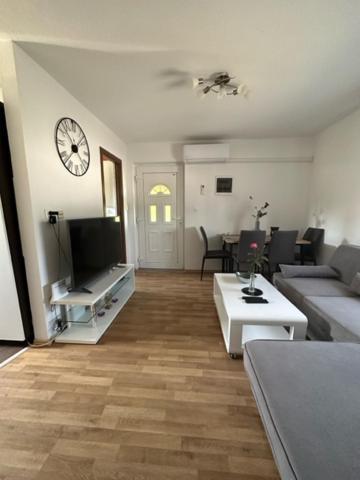PUY Holiday Home Lavanda מראה חיצוני תמונה